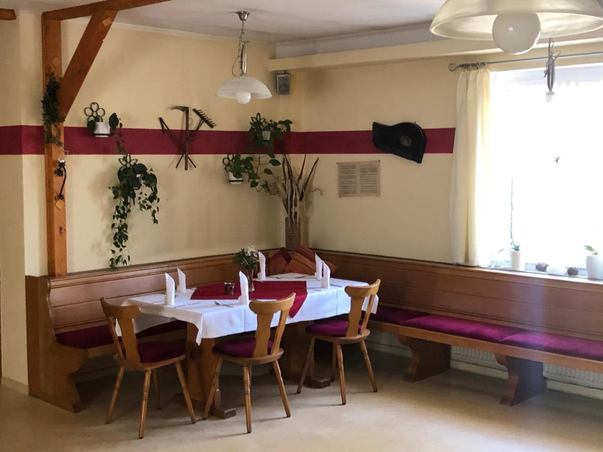 Pension & Gaststaette Bauernstube Heinsdorfergrund ภายนอก รูปภาพ