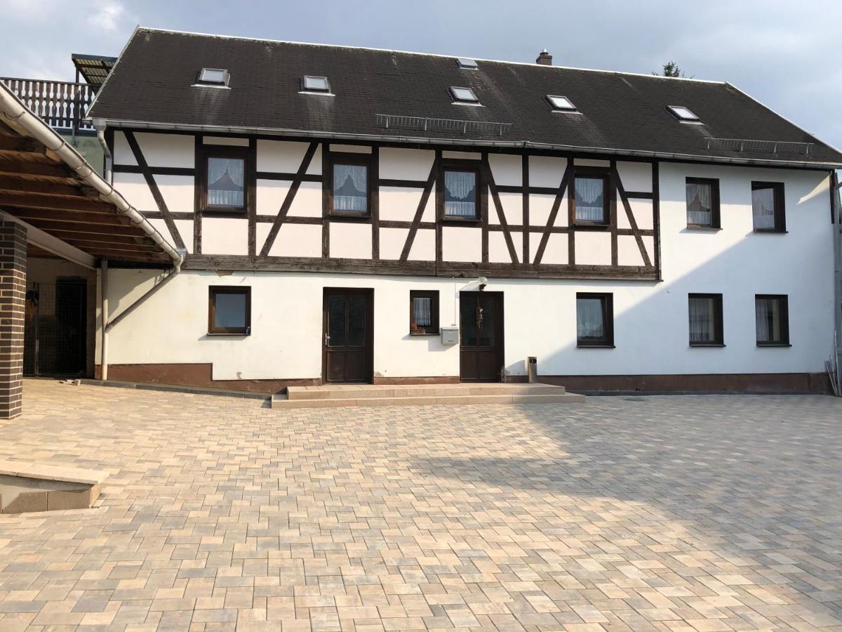 Pension & Gaststaette Bauernstube Heinsdorfergrund ภายนอก รูปภาพ