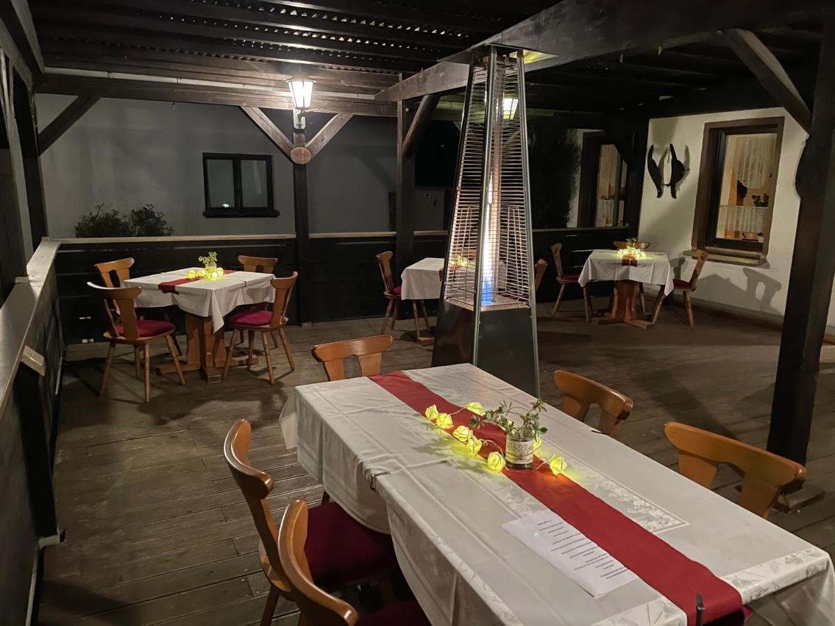 Pension & Gaststaette Bauernstube Heinsdorfergrund ภายนอก รูปภาพ