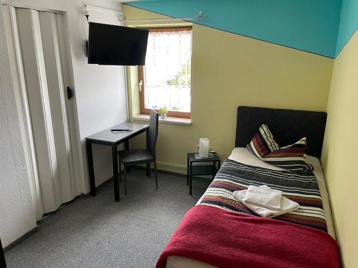 Pension & Gaststaette Bauernstube Heinsdorfergrund ภายนอก รูปภาพ