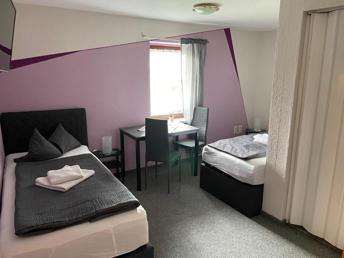Pension & Gaststaette Bauernstube Heinsdorfergrund ภายนอก รูปภาพ